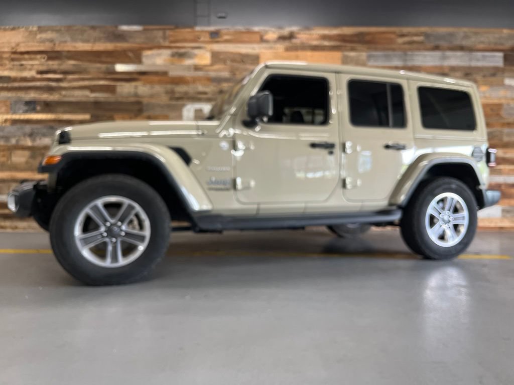 Used 2022 Jeep Wrangler Unlimited Sahara w/ LED Lighting Group AWD/4WD image 21