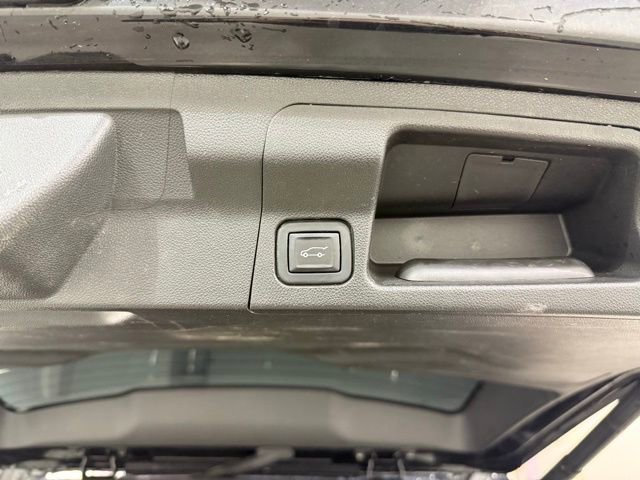 Used 2023 GMC Acadia SLE w/ Driver Convenience Package AWD/4WD image 9