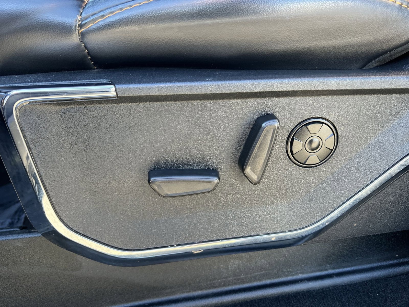 Used 2024 Ford F450 Platinum w/ FX4 Off-Road Package image 14