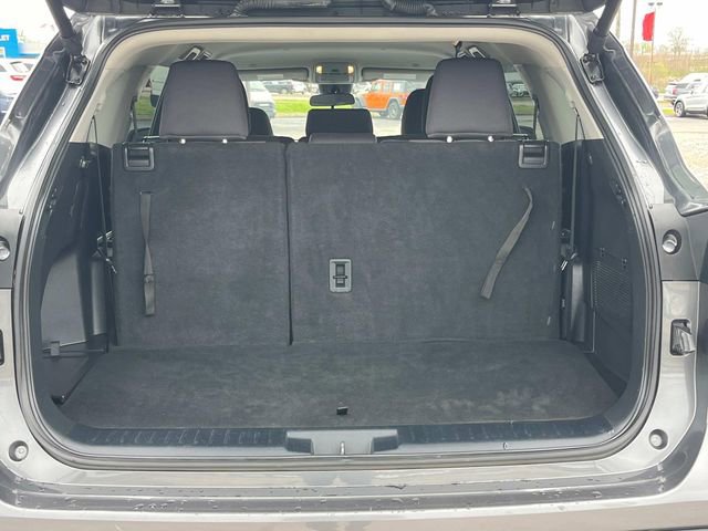 Used 2024 Toyota Highlander LE image 32