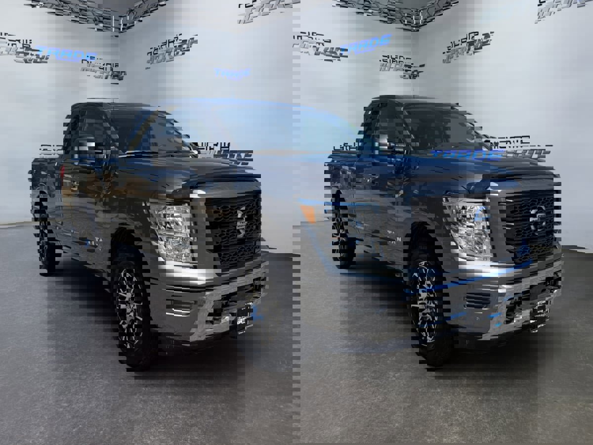 Used 2021 Nissan Titan SV w/ SV Convenience Package image 3