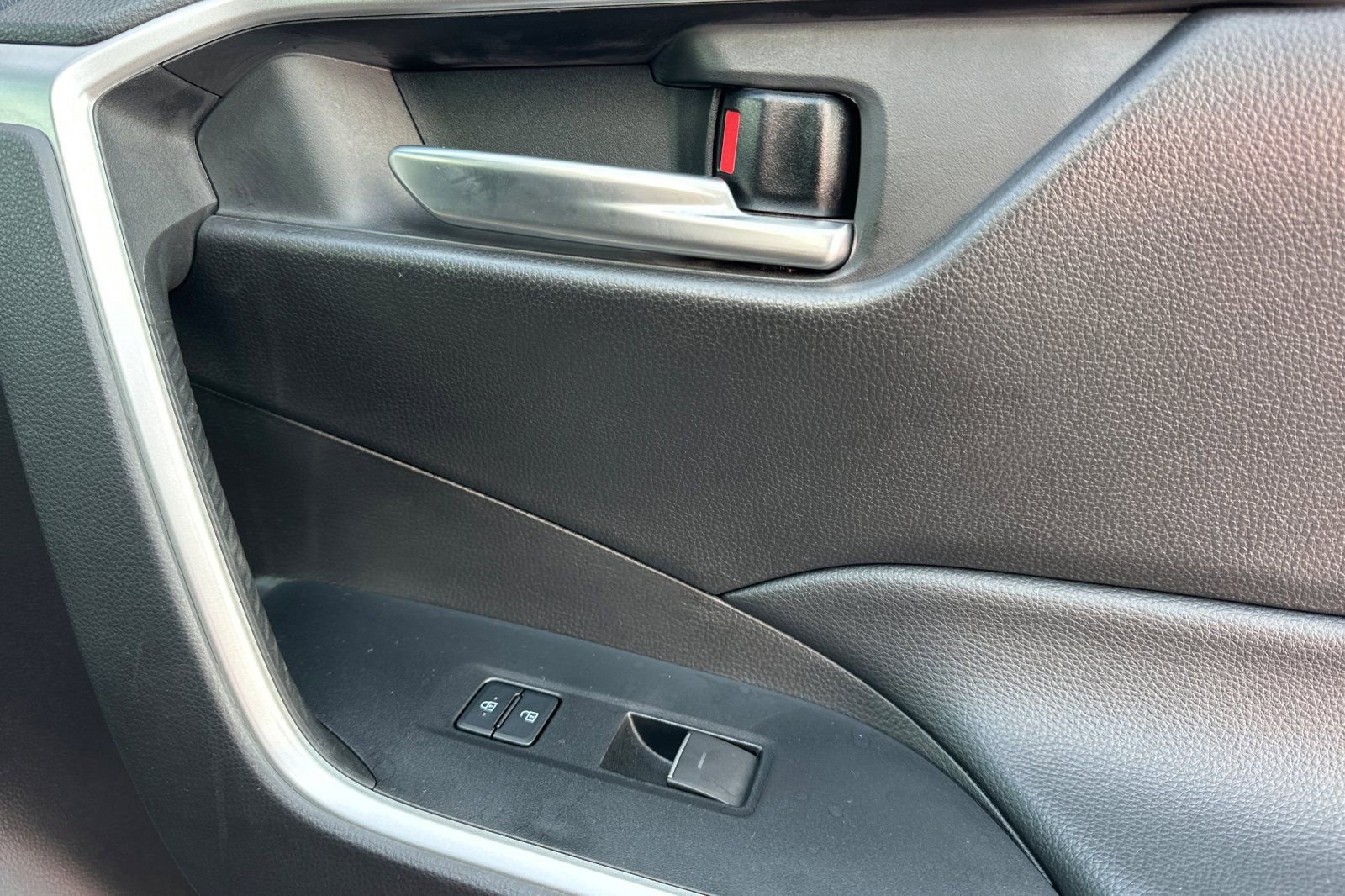 Used 2023 Toyota RAV4 XLE Premium image 23