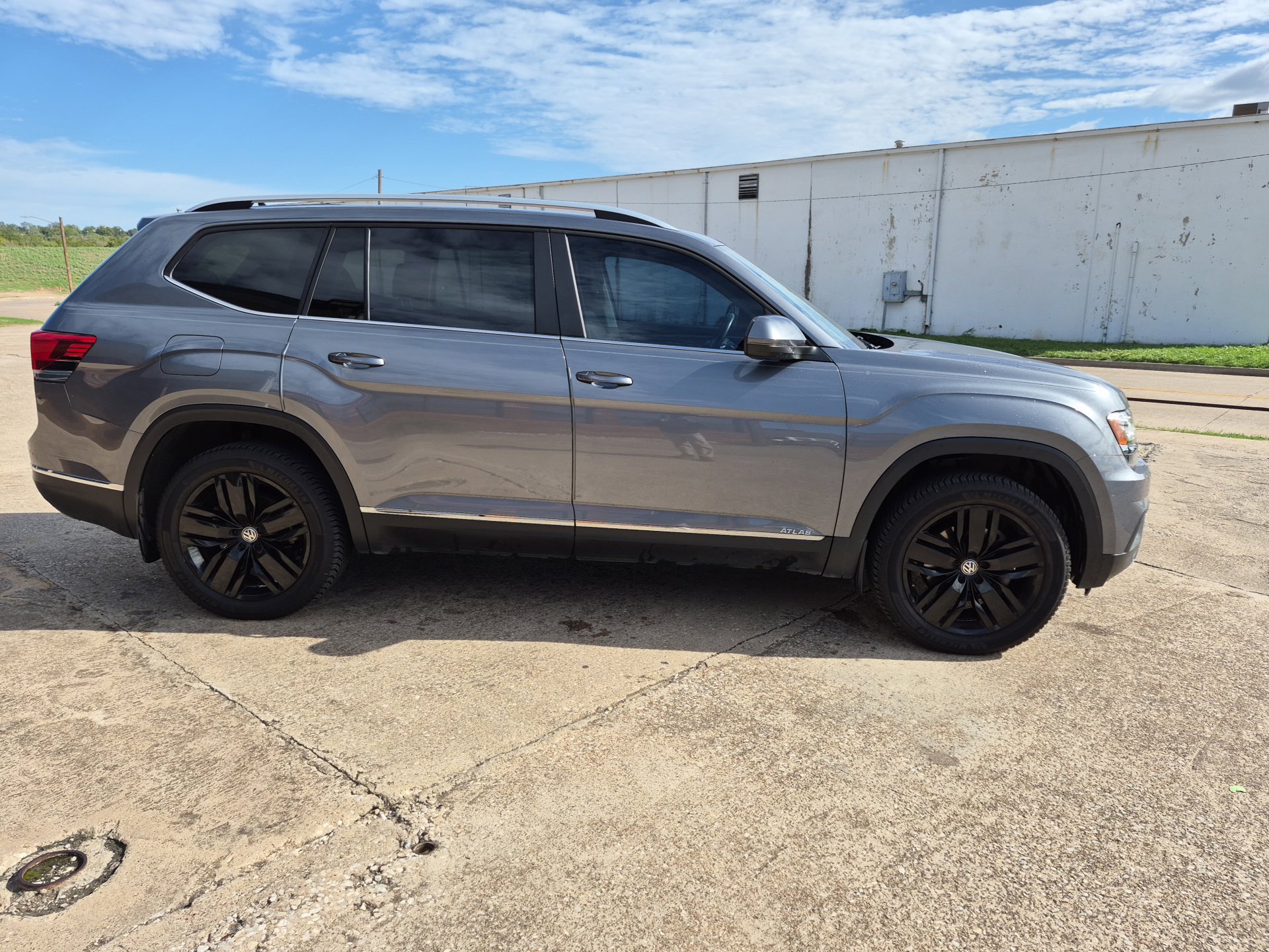 Used 2019 Volkswagen Atlas SEL AWD/4WD image 4