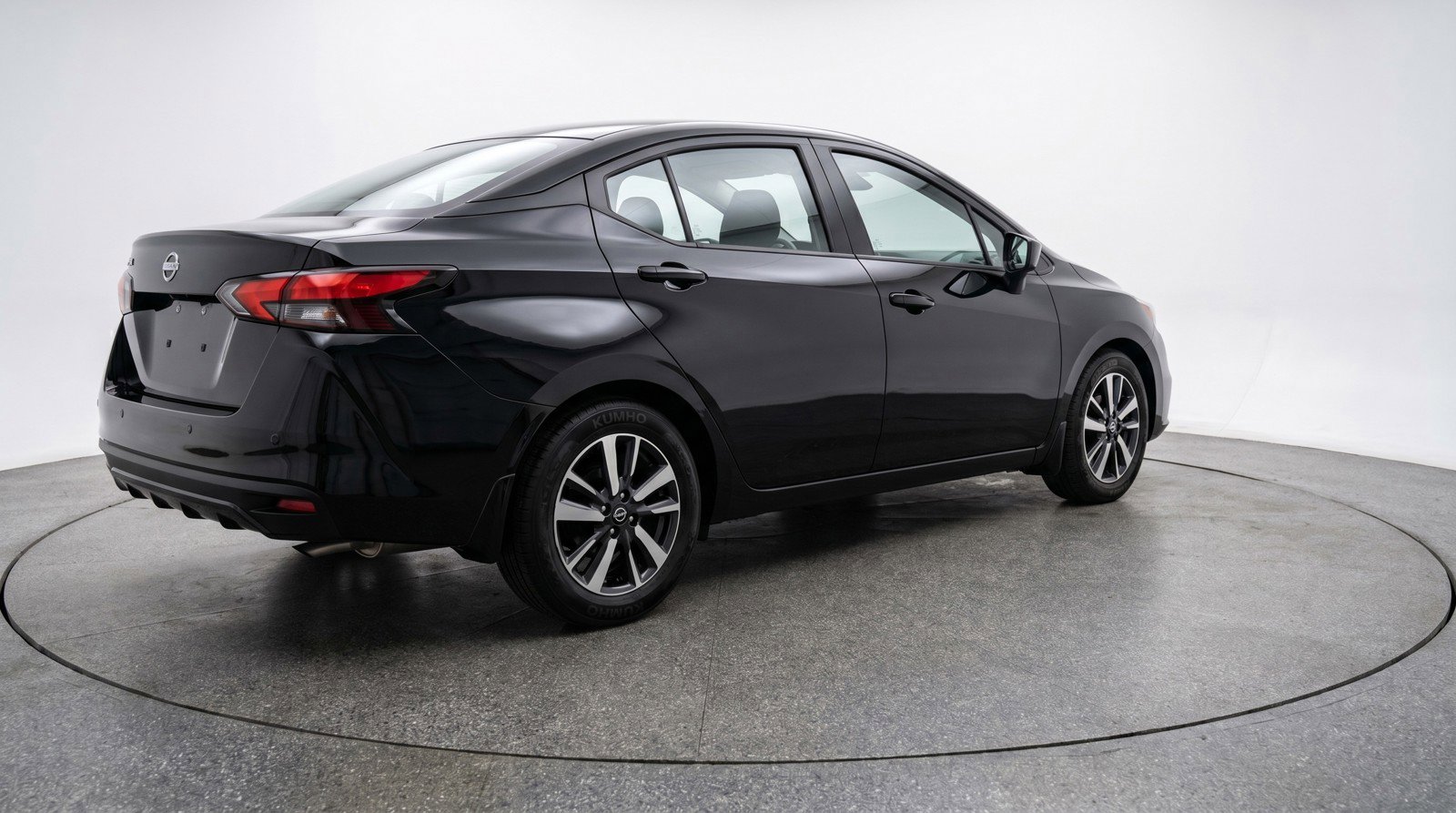 Used 2025 Nissan Versa SV image 9
