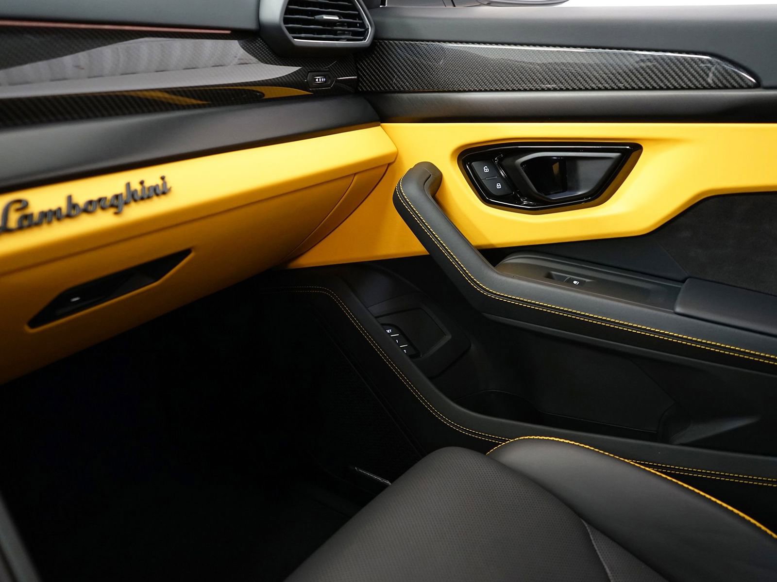 Used 2024 Lamborghini Urus S image 22