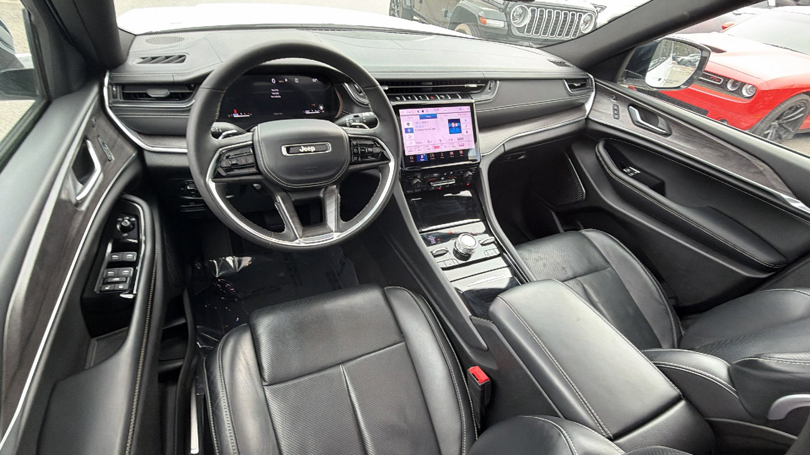 Certified 2025 Jeep Grand Cherokee L Overland w/ Luxury Tech Group IV image 27