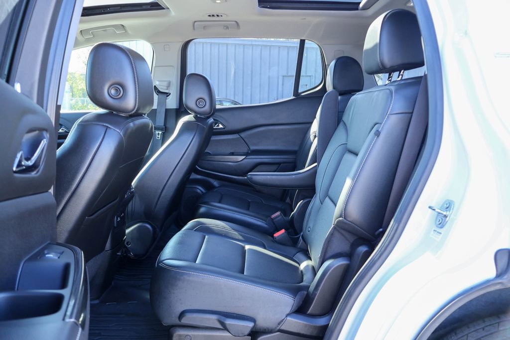 Used 2023 GMC Acadia SLT w/ Preferred Package image 9