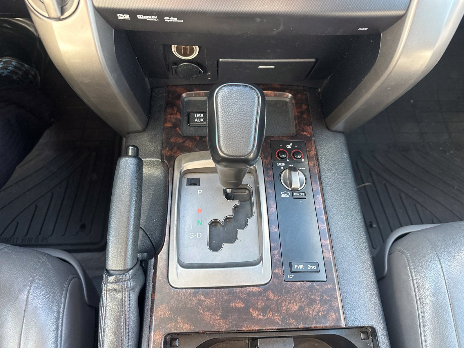 Used 2011 Toyota Land Cruiser w/ Upgrade Pkg AWD/4WD image 27