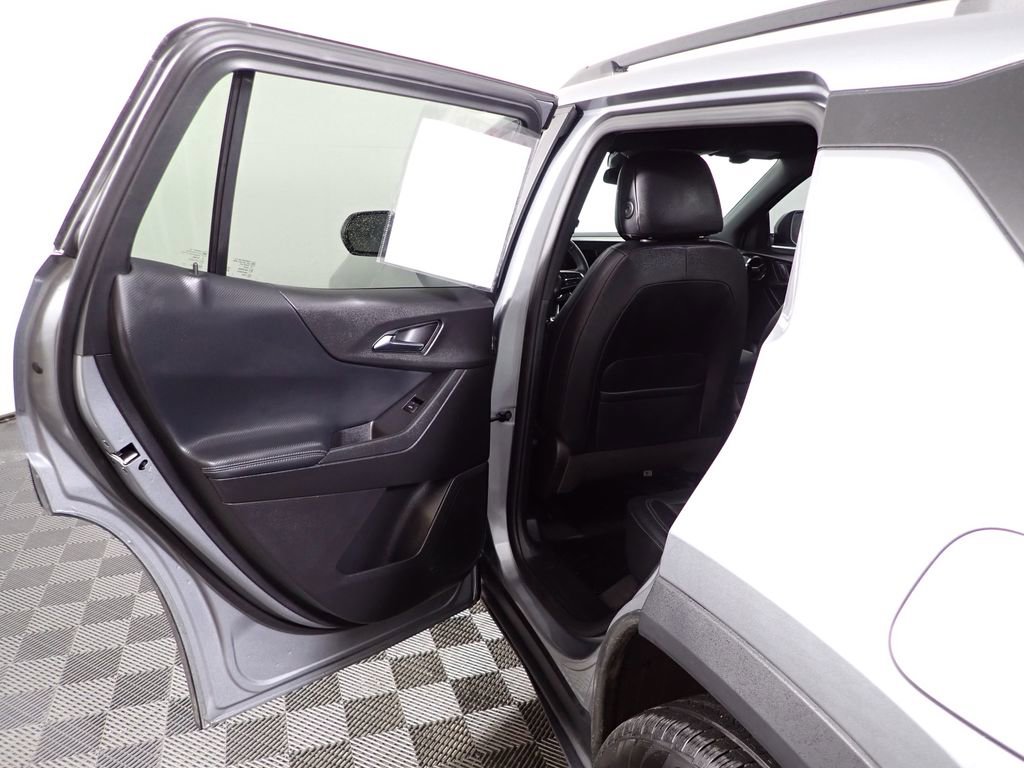 Used 2025 Chevrolet Equinox LT w/ Convenience Package II image 30