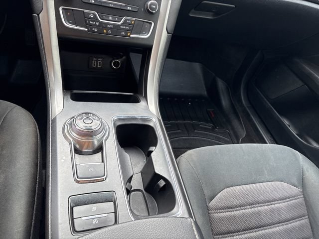 Used 2020 Ford Fusion SE FWD image 18