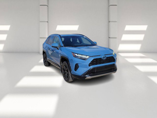 Used 2022 Toyota RAV4 SE image 3