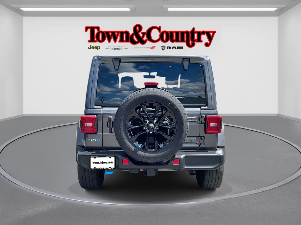 Used 2022 Jeep Wrangler Unlimited Sahara w/ Dual Top Group image 4