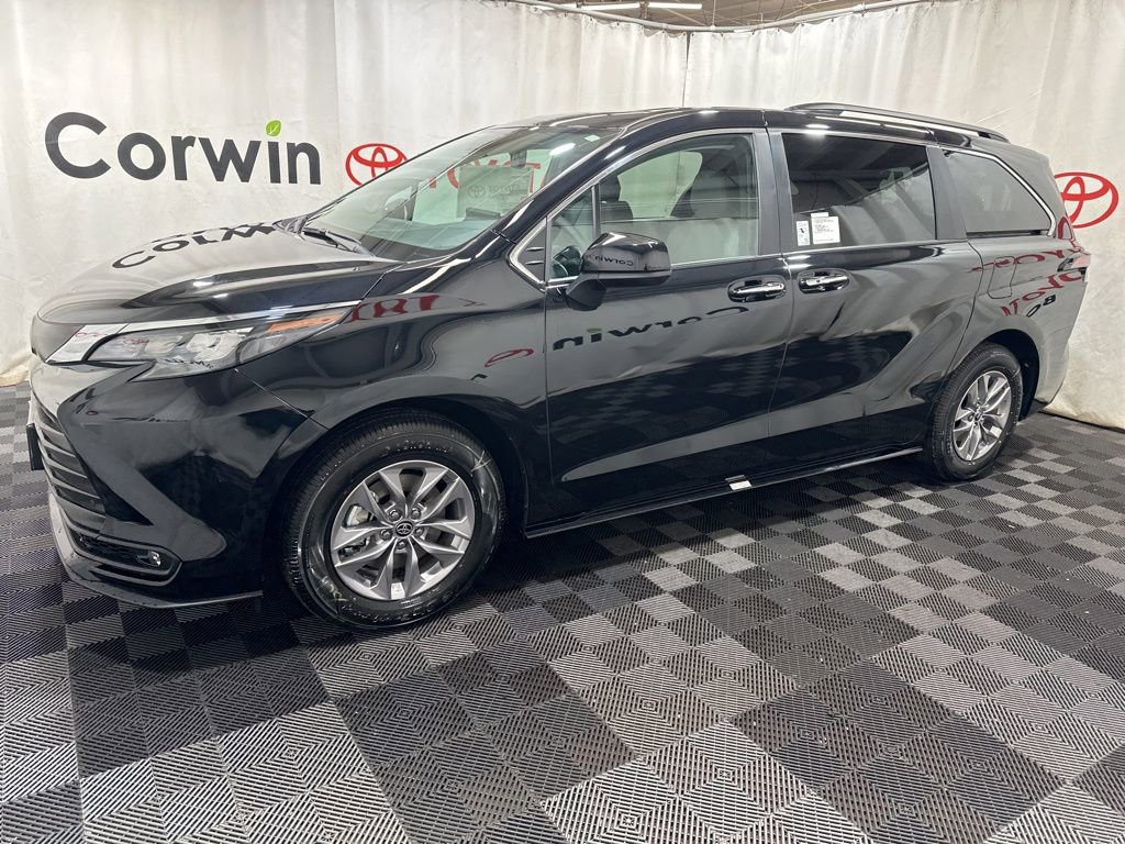 New 2026 Toyota Sienna XLE image 4