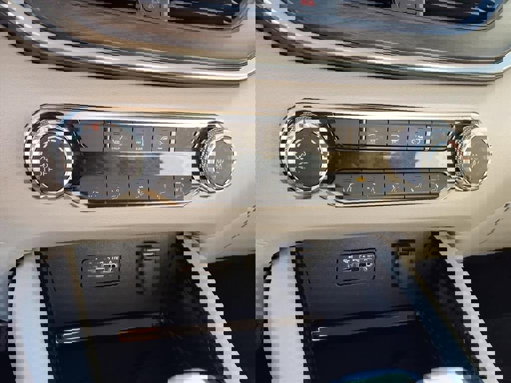 Used 2024 Nissan Altima 2.5 SV image 18