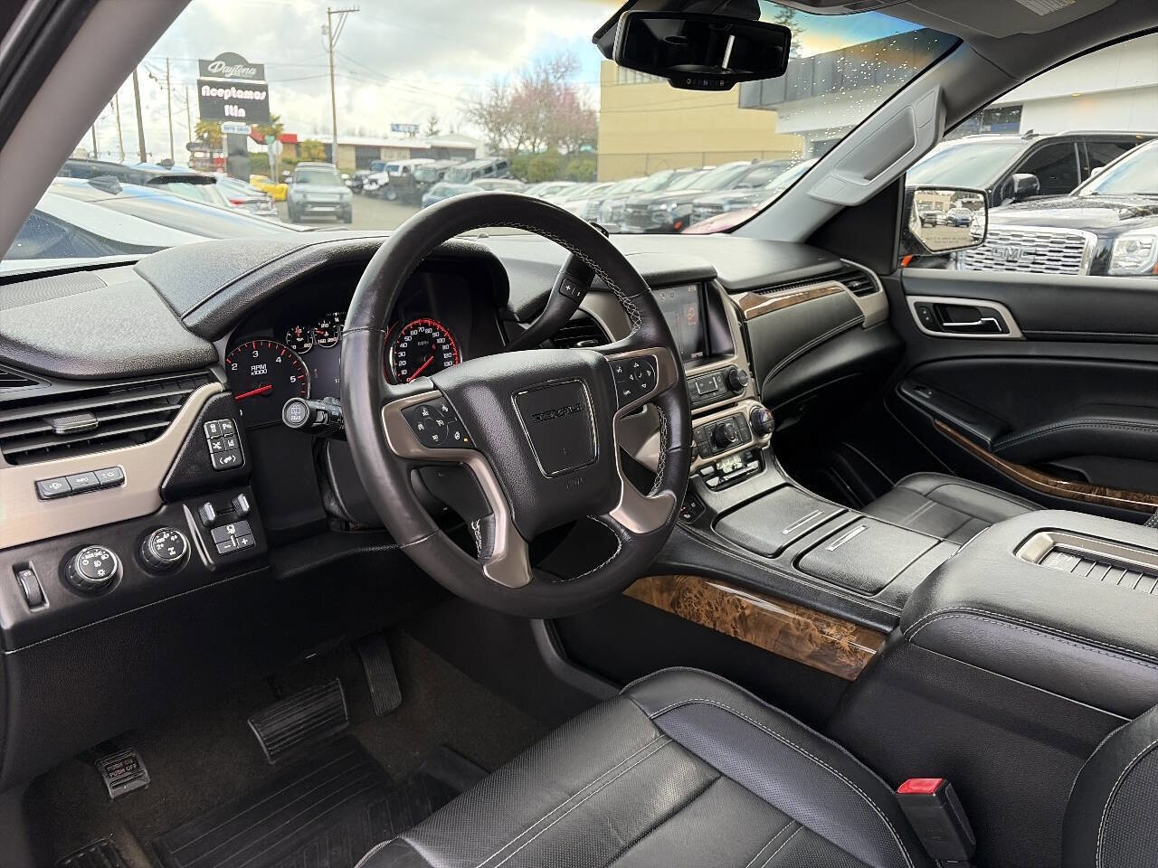 Used 2015 GMC Yukon XL Denali w/ Premium Package image 30