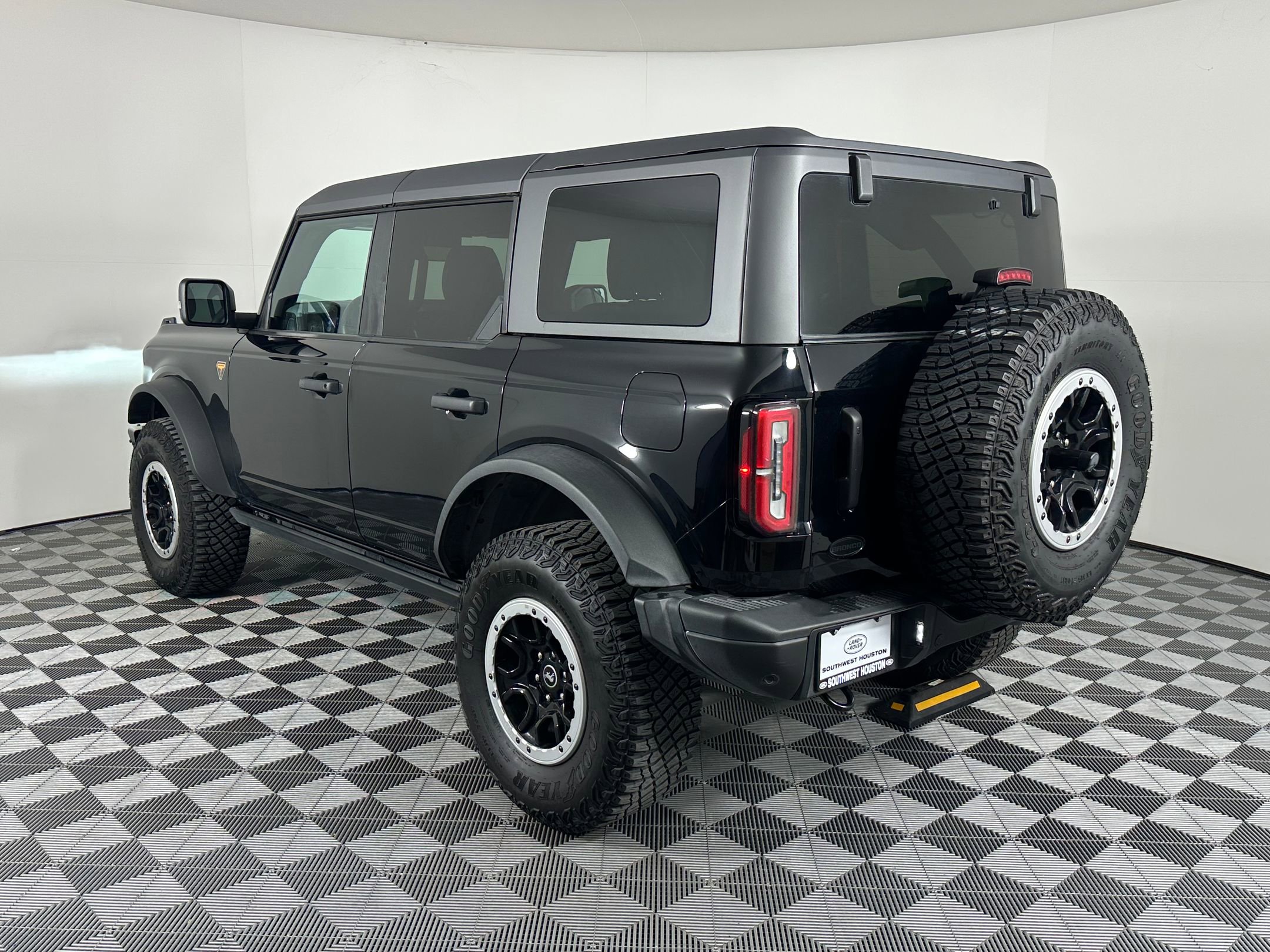 Used 2023 Ford Bronco Badlands image 3