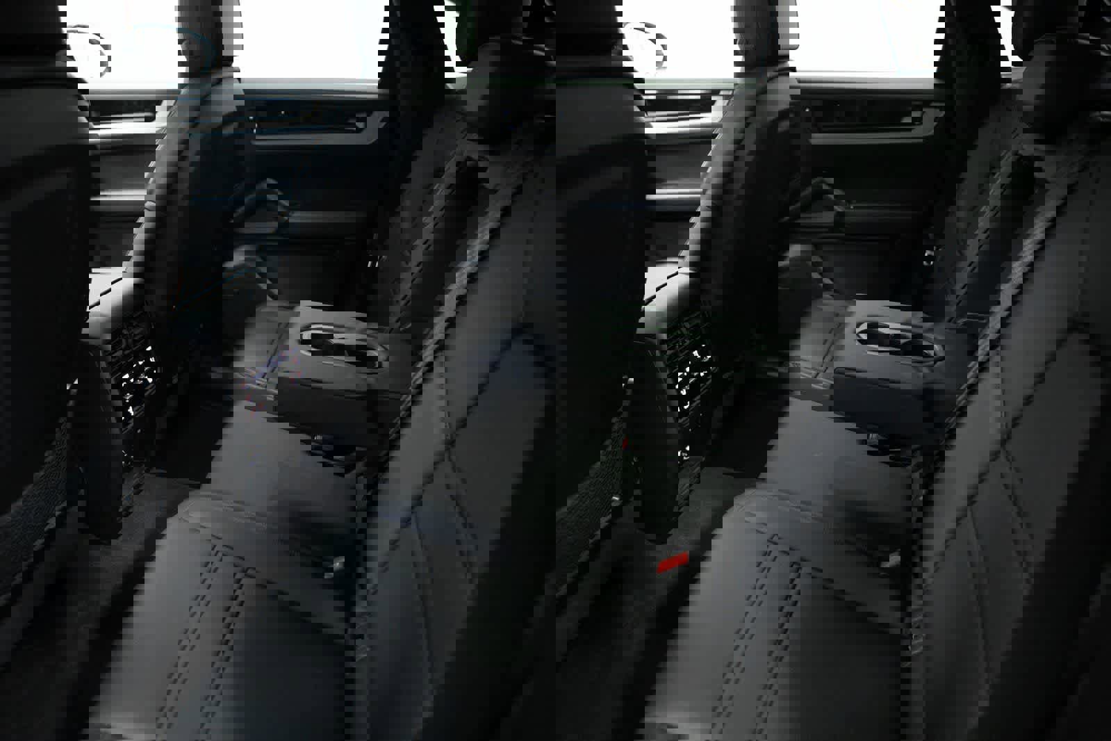 Certified 2025 Porsche Cayenne S image 31