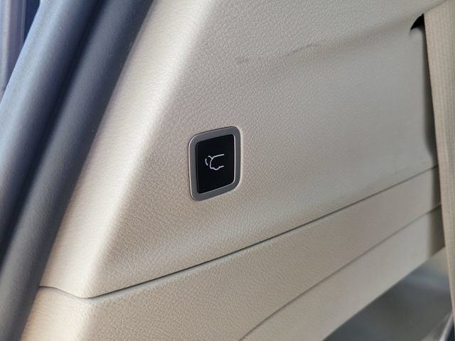 Used 2023 Chrysler Voyager LX FWD image 10