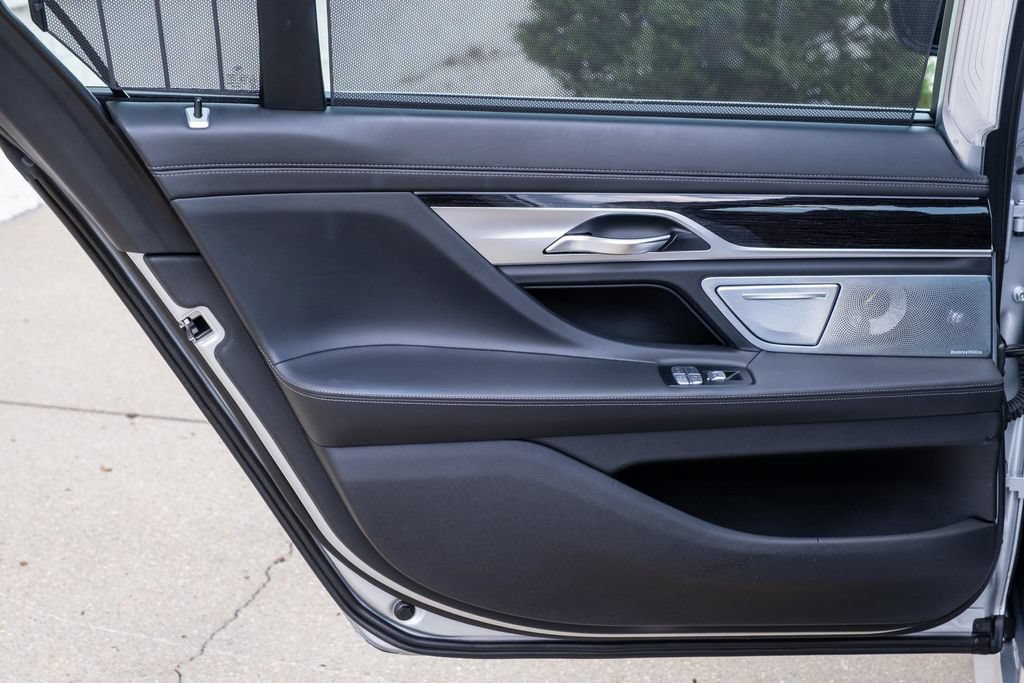 Used 2019 BMW 750i w/ Executive Package RWD image 31