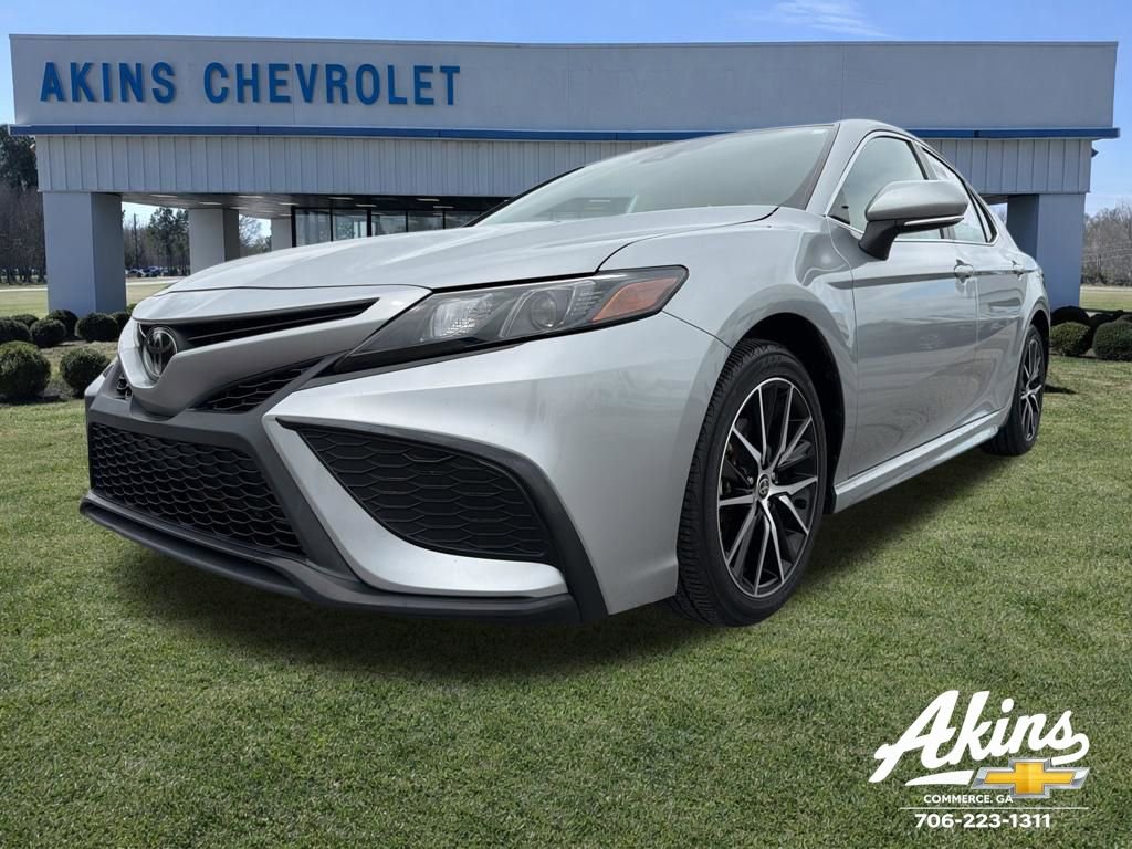 Used 2023 Toyota Camry SE image 1