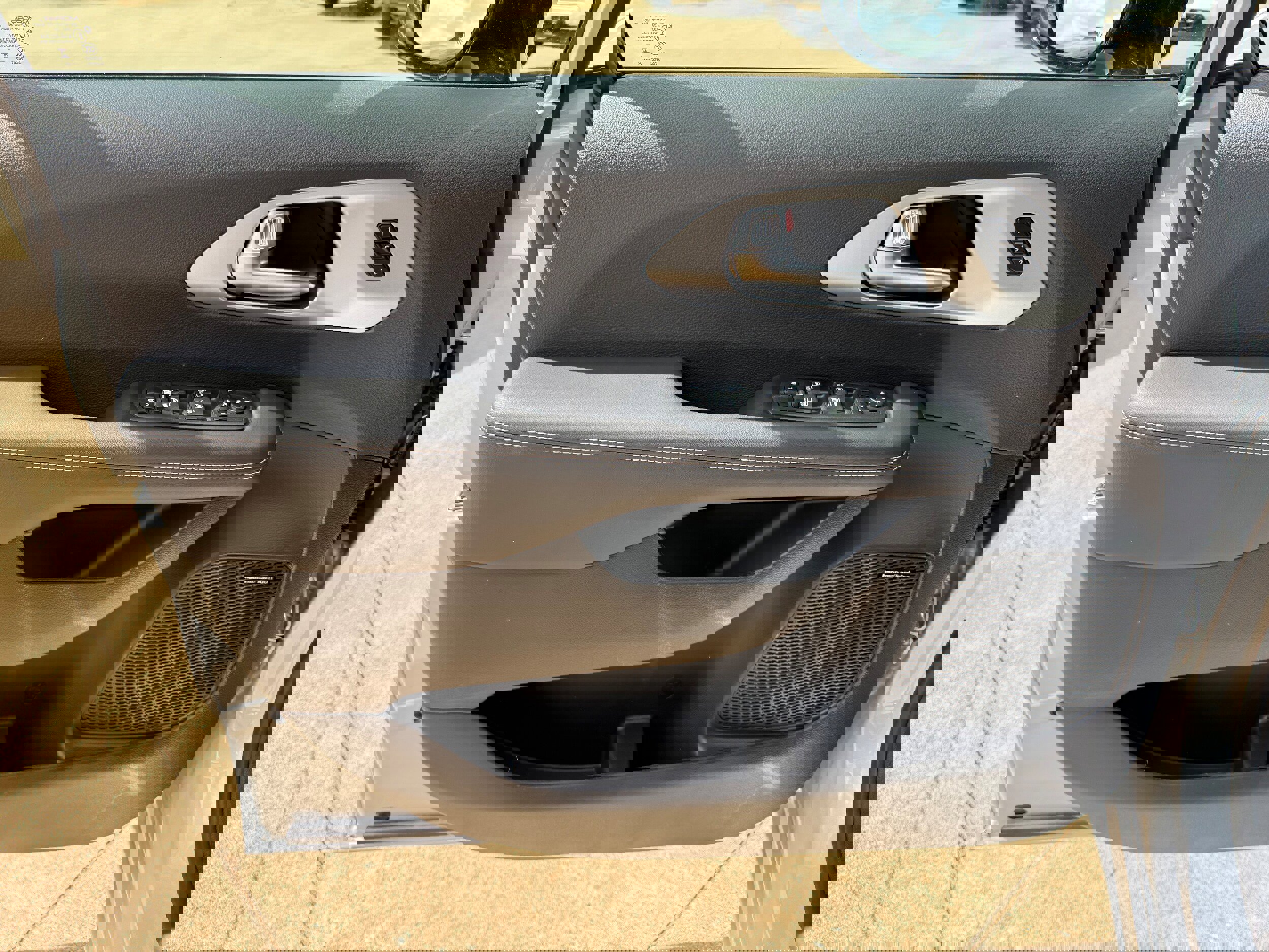 New 2026 Chrysler Pacifica Limited w/ Uconnect Theater Family Group image 6