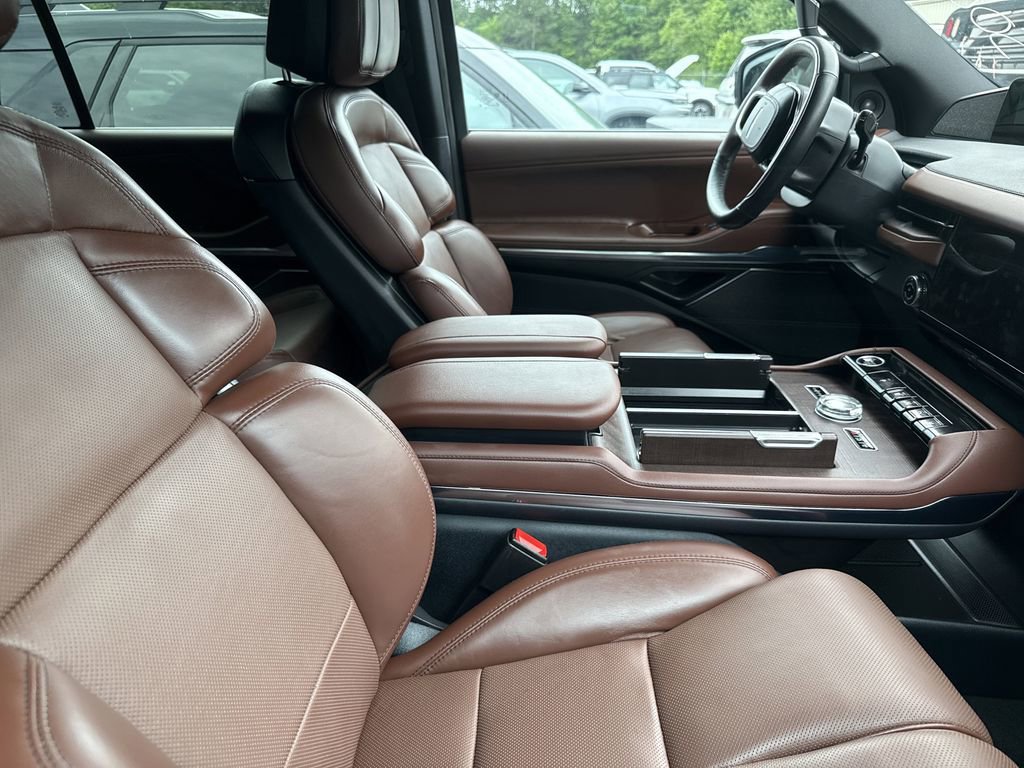 Used 2025 Lincoln Navigator L Reserve AWD/4WD image 20