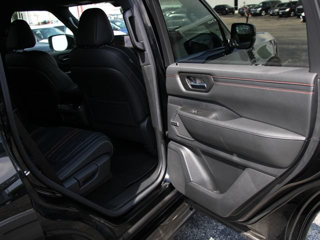 Certified 2025 Nissan Armada PRO-4X AWD/4WD image 29
