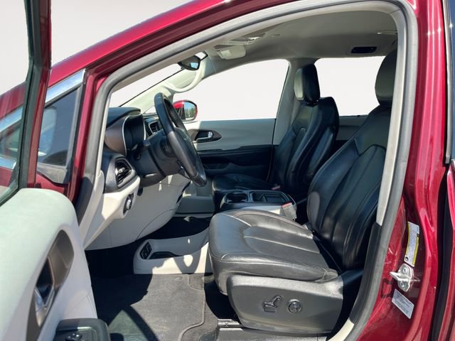 Used 2017 Chrysler Pacifica Touring-L w/ Tire & Wheel Group FWD image 9