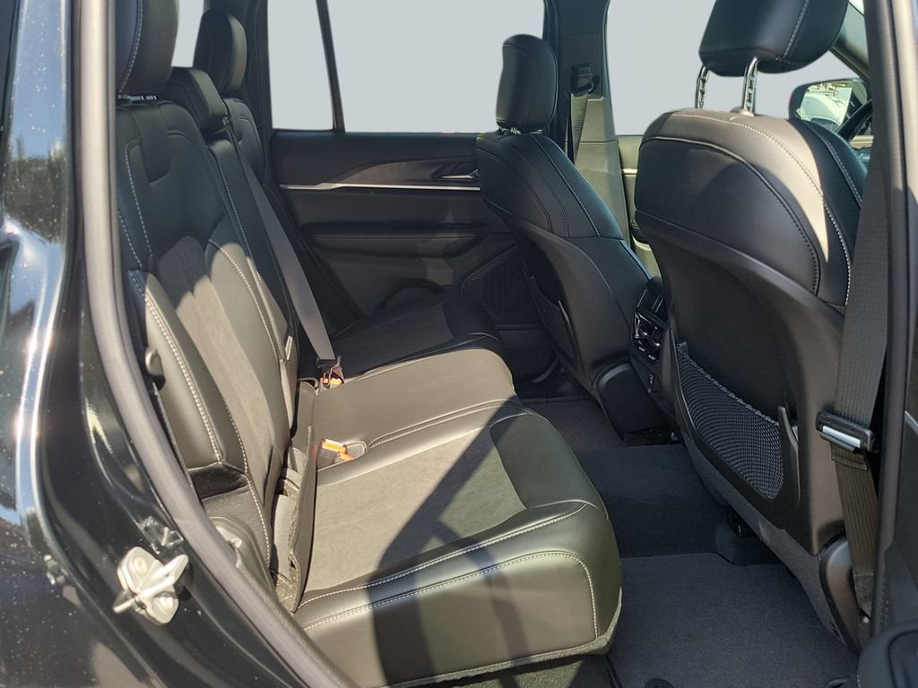 New 2026 Jeep Grand Cherokee Altitude RWD image 33