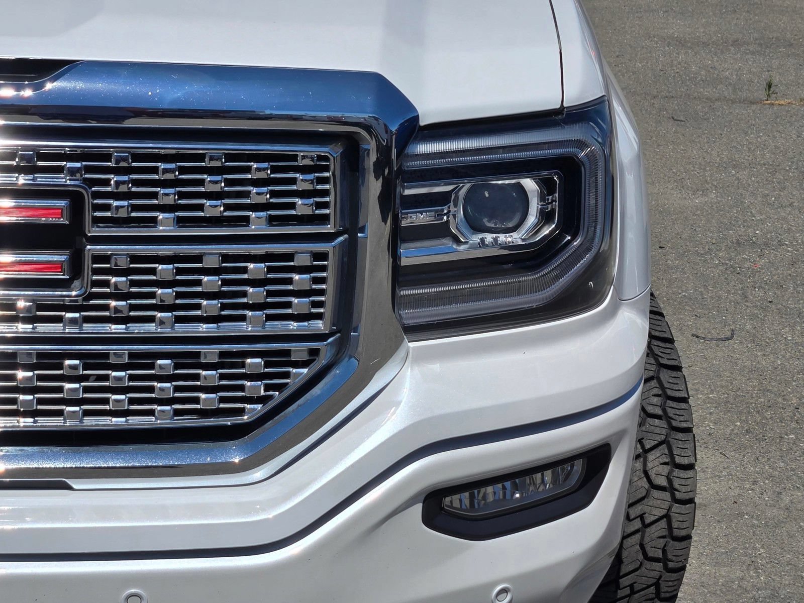 Used 2018 GMC Sierra 1500 Denali w/ Denali Ultimate Package AWD/4WD image 11