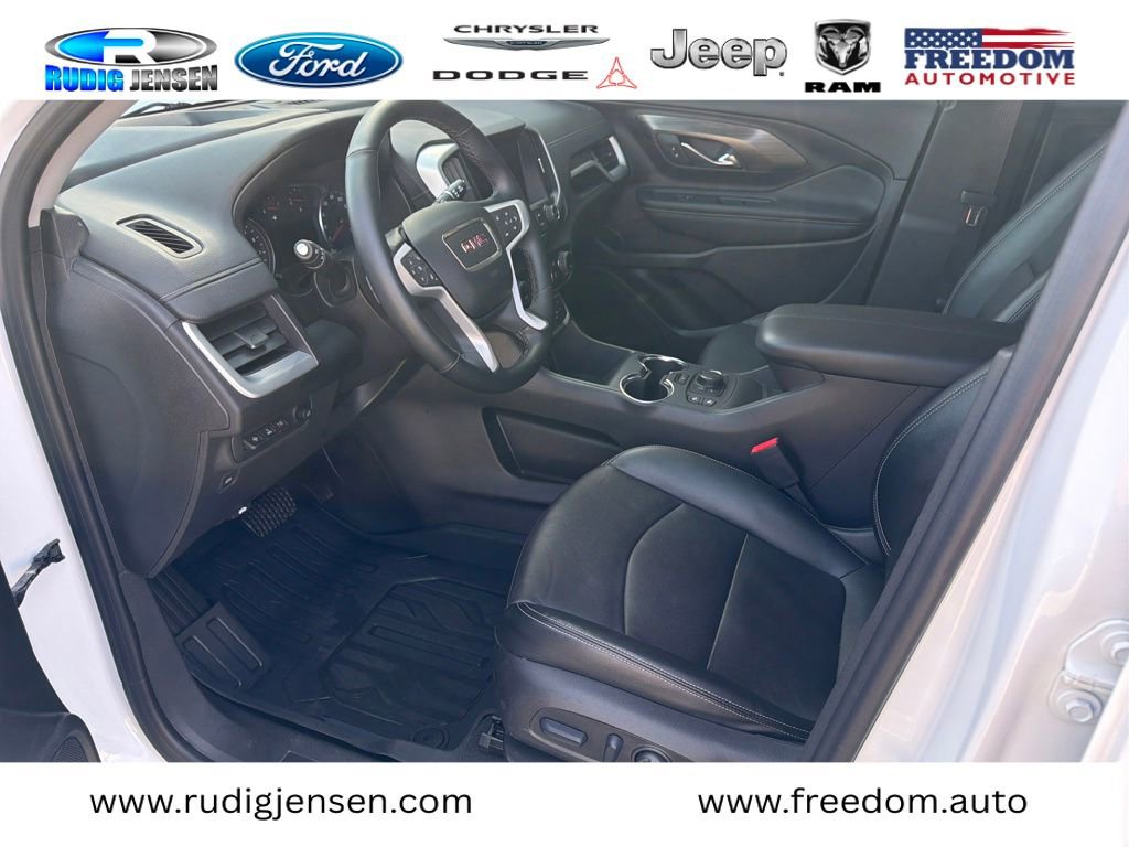Used 2024 GMC Terrain SLT w/ Tech Package image 9