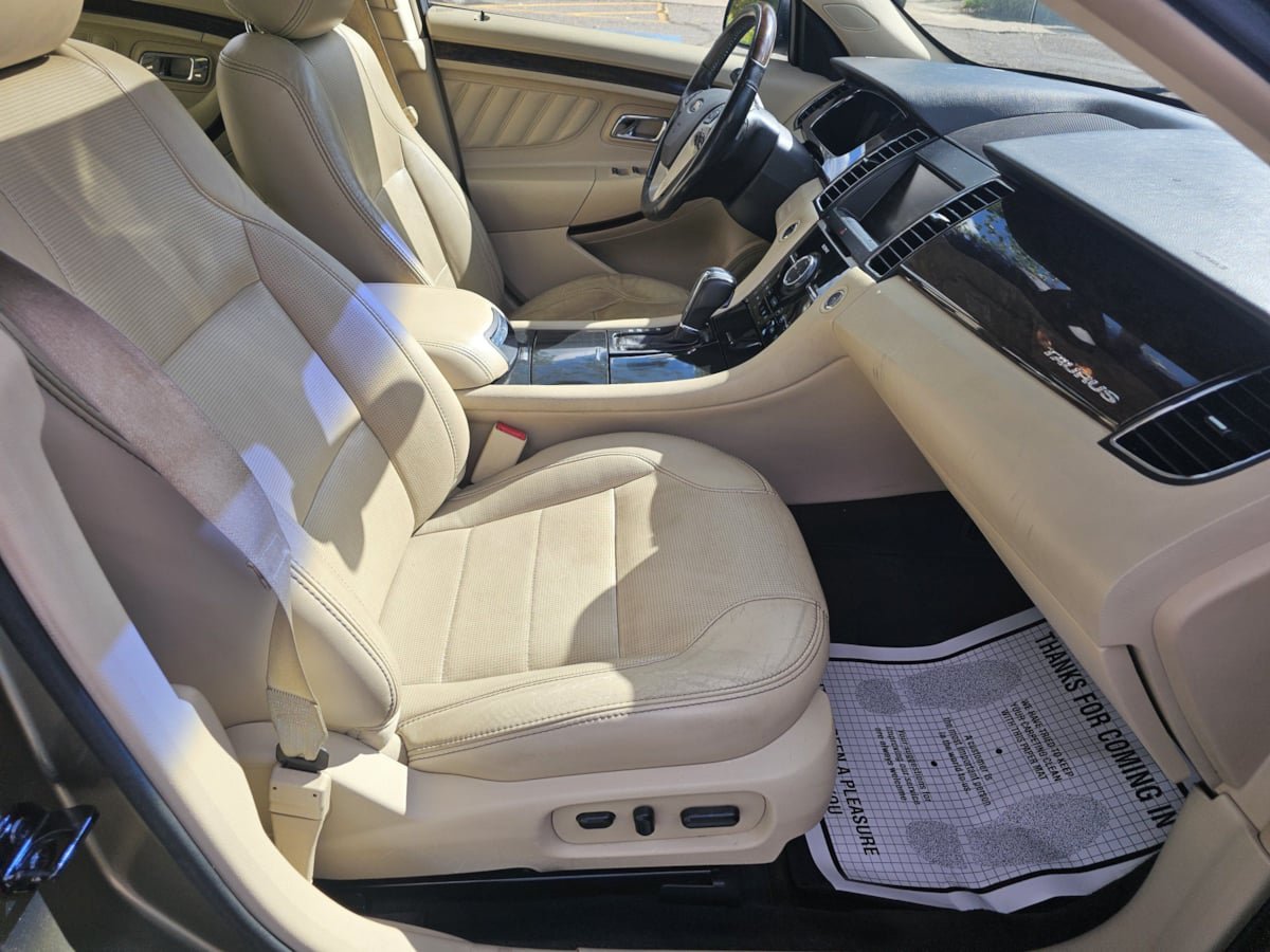 Used 2013 Ford Taurus Limited FWD image 38