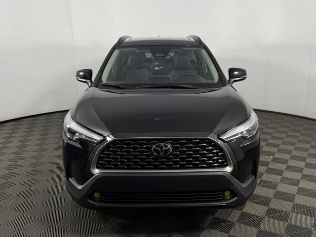 Used 2025 Toyota Corolla Cross XLE w/ Convenience Package image 29