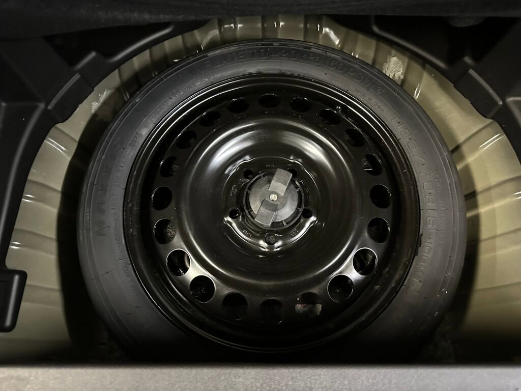 Certified 2023 Chevrolet Equinox Premier w/ LPO, Floor Liner Package image 26