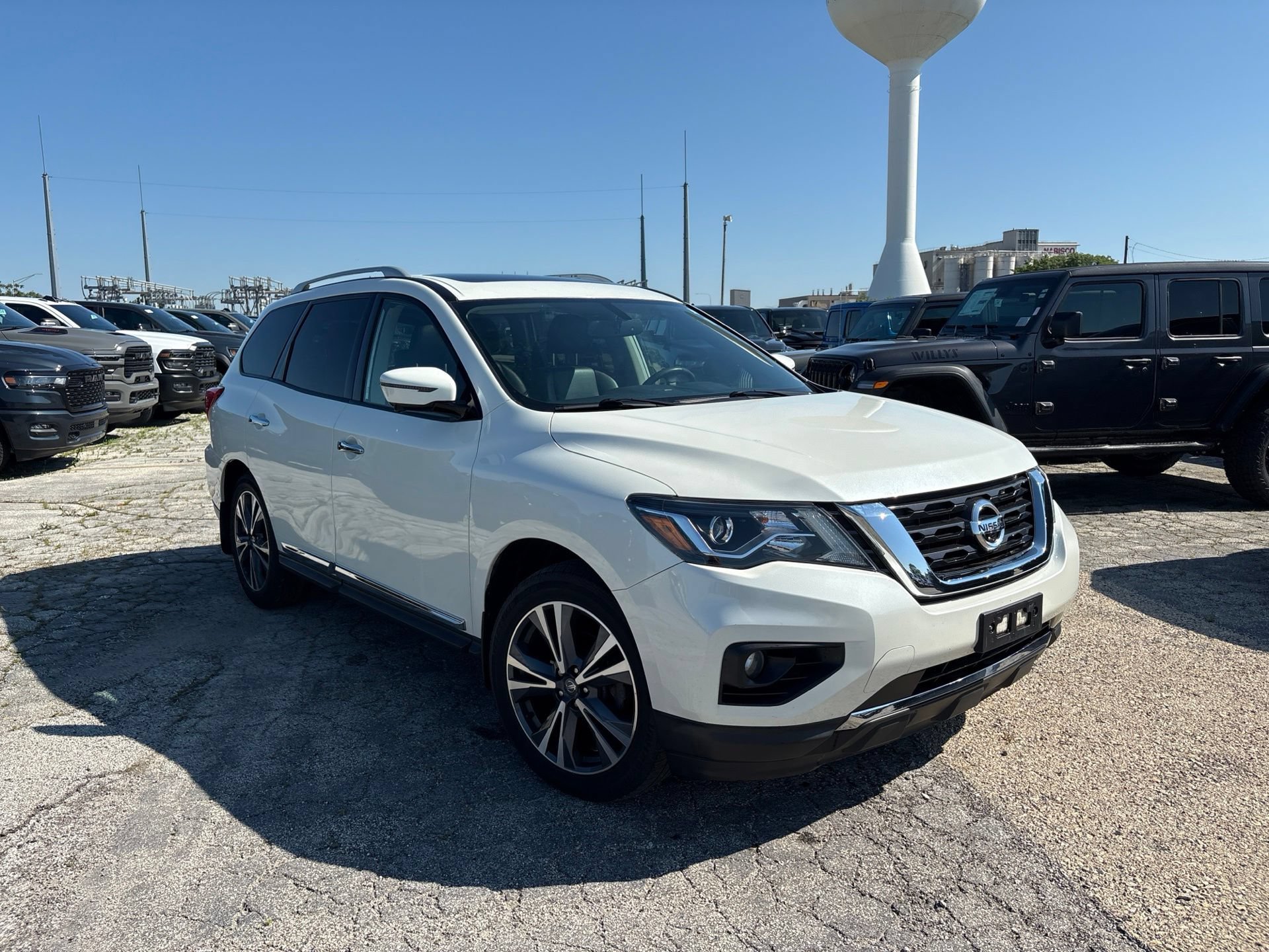 Used 2019 Nissan Pathfinder Platinum AWD/4WD image 4