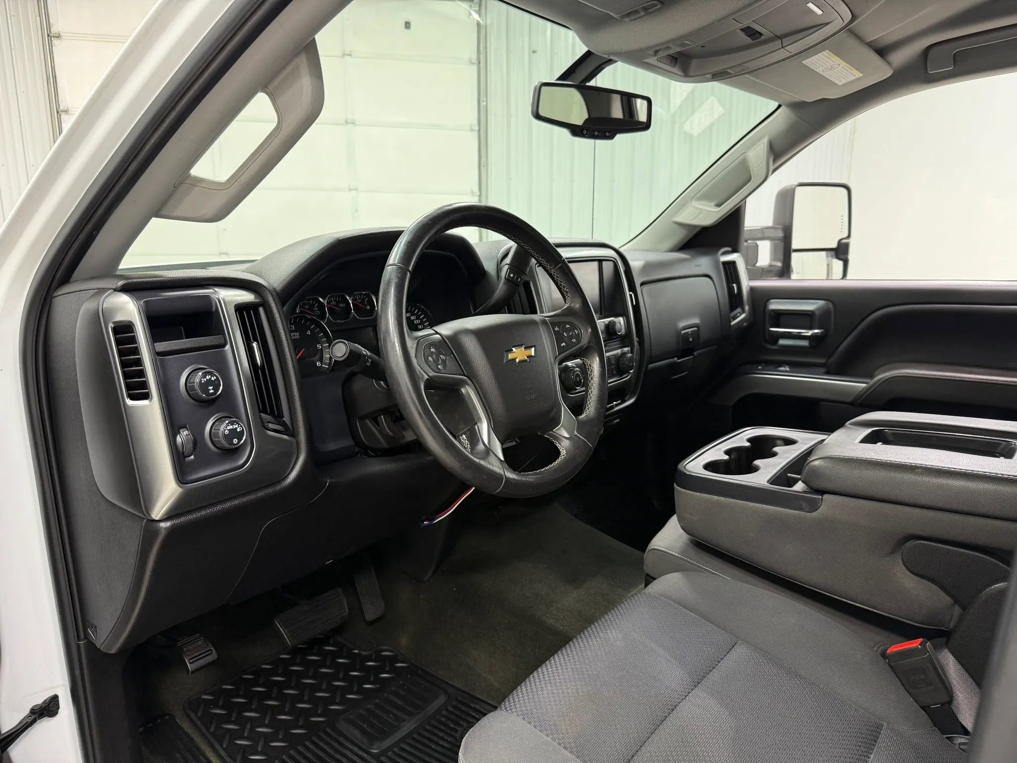 Used 2018 Chevrolet Silverado 2500 LT AWD/4WD image 12