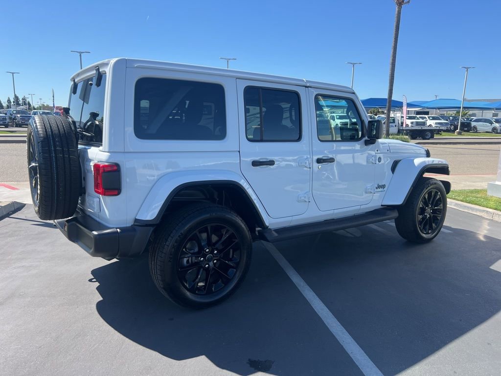 Used 2025 Jeep Wrangler Unlimited Sahara AWD/4WD image 11