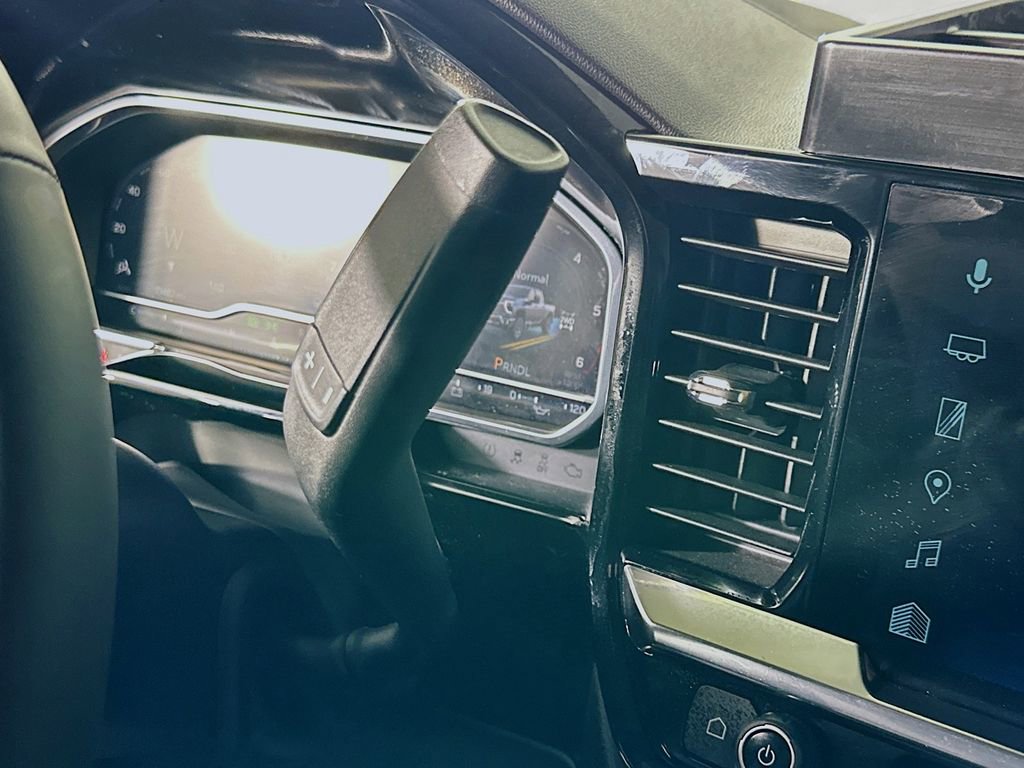 Used 2025 Chevrolet Silverado 2500 LT w/ Convenience Package image 31