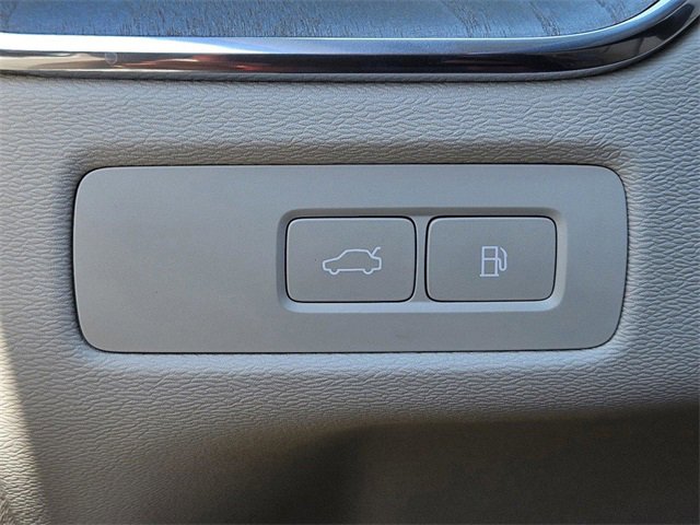 Certified 2025 Volvo XC60 T8 Plus w/ Protection Package Premier image 26