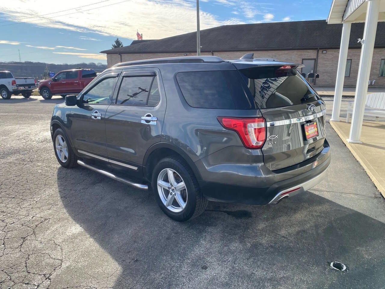 Used 2016 Ford Explorer XLT w/ Equipment Group 202A image 5