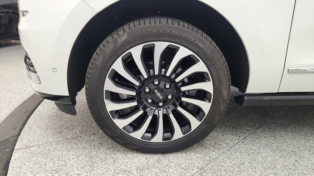 Used 2024 Lincoln Navigator Black Label AWD/4WD image 15