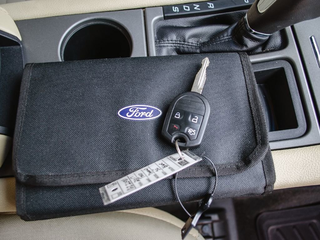 Used 2017 Ford Taurus SE FWD image 34