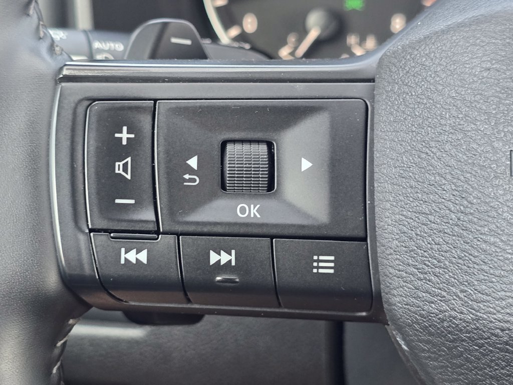 Used 2025 Nissan Rogue SV FWD image 30
