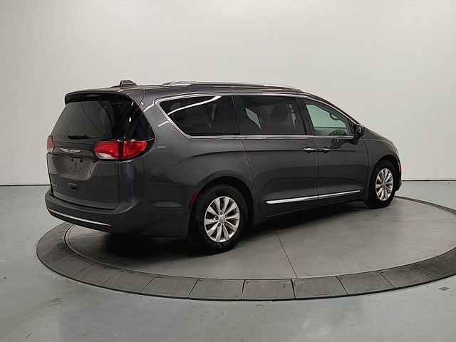 Used 2018 Chrysler Pacifica Touring-L FWD image 8