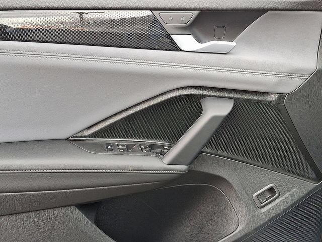 New 2026 Volkswagen Tiguan SE AWD/4WD image 8