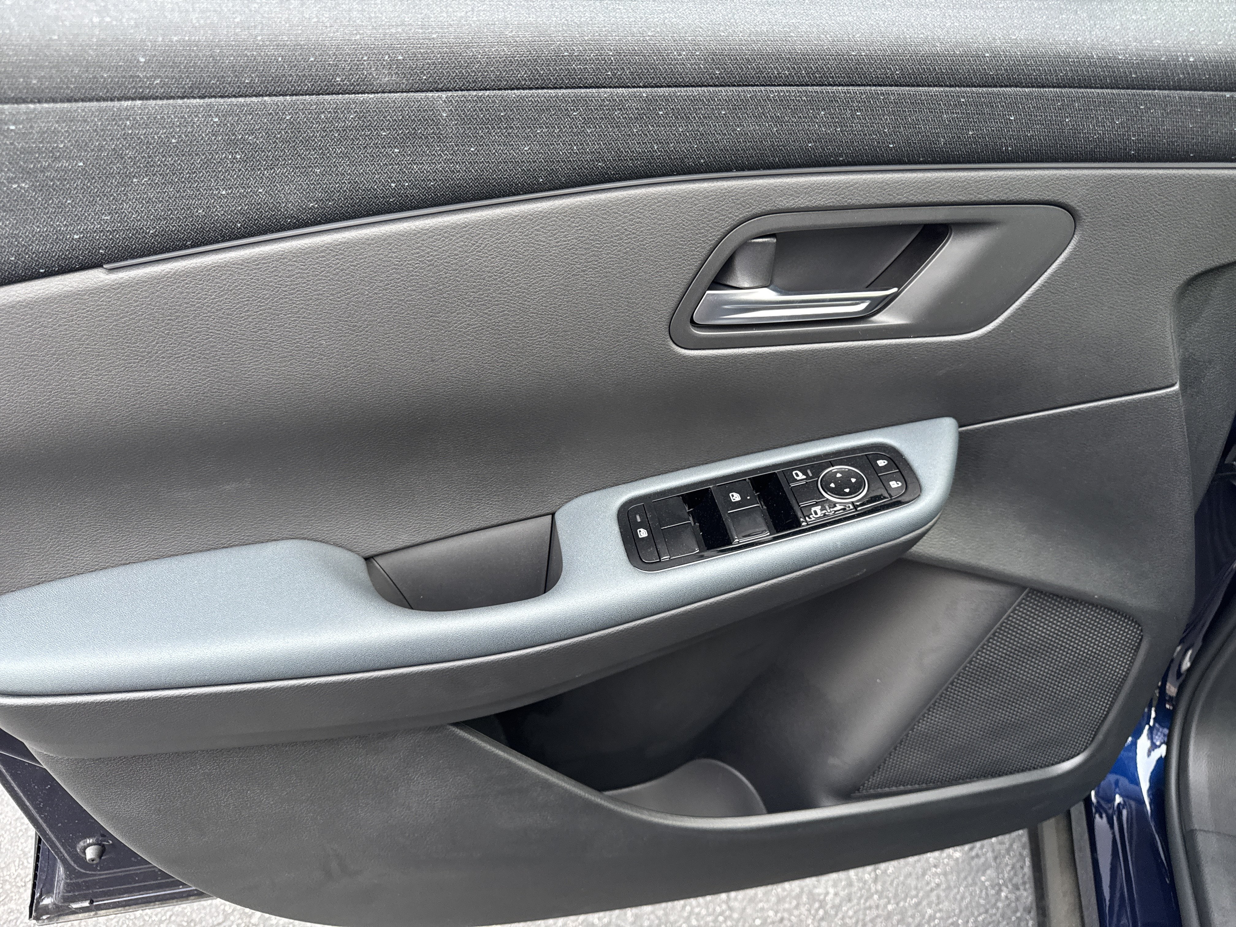 New 2026 Nissan Leaf w/ Floor Mat Package (S+) FWD image 6