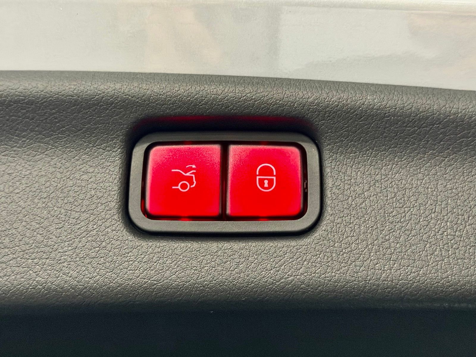 Used 2023 Mercedes-Benz C 300 4MATIC Sedan w/ Exclusive Trim Package image 16