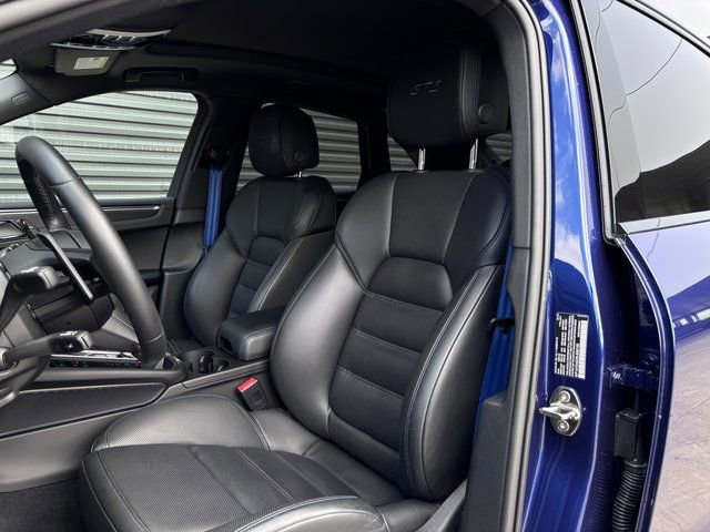Certified 2024 Porsche Macan GTS image 5
