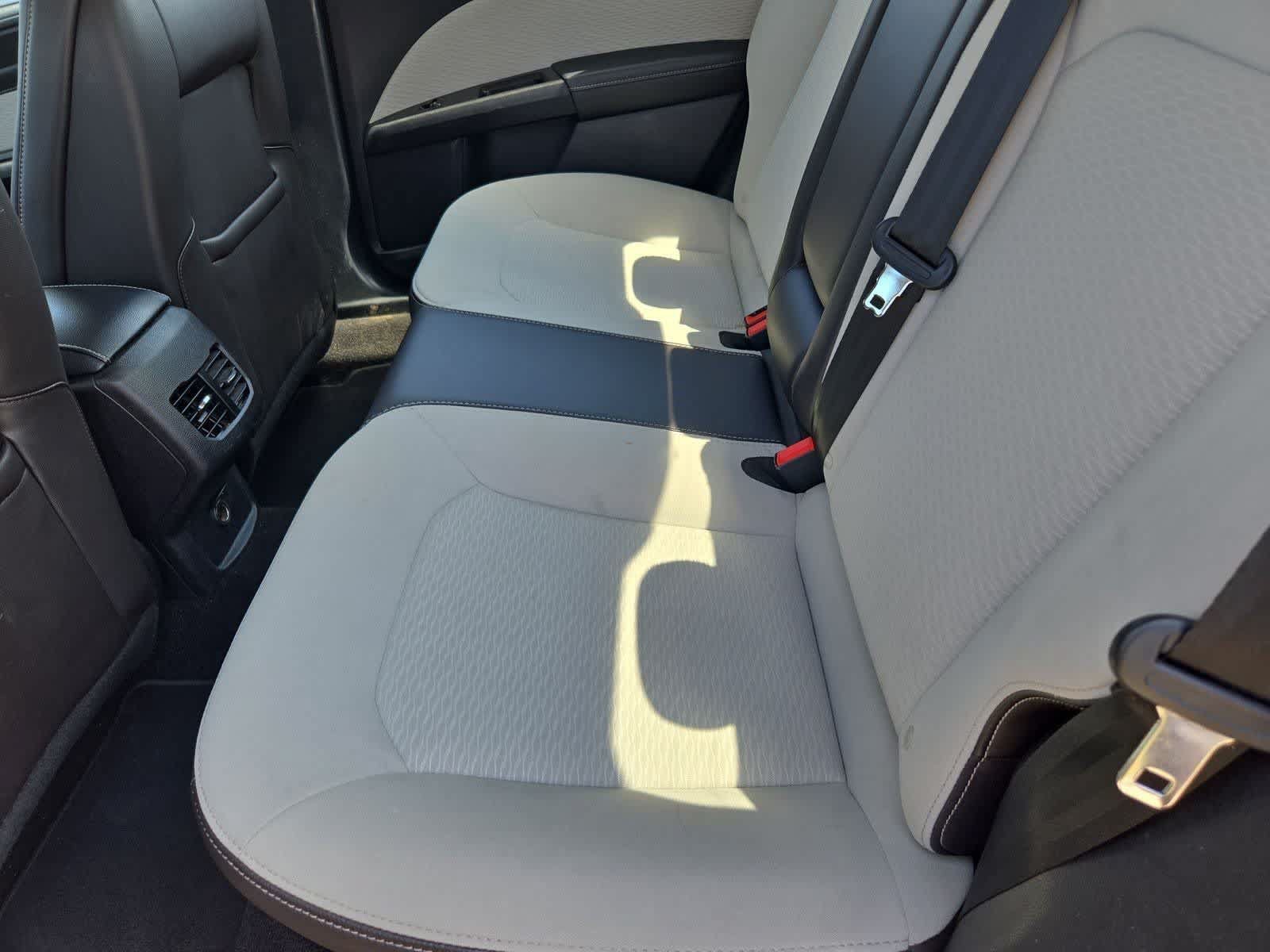 Used 2019 Ford Fusion SE w/ Equipment Group 151A FWD image 18