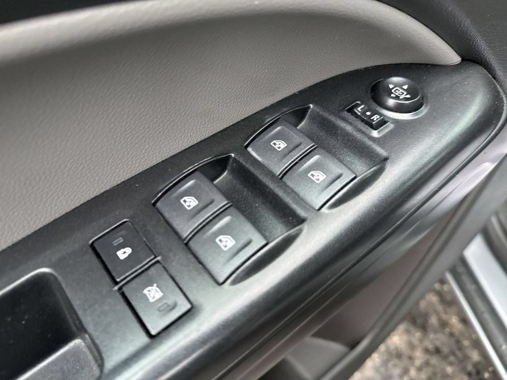 Used 2022 Chevrolet Colorado W/T AWD/4WD image 13